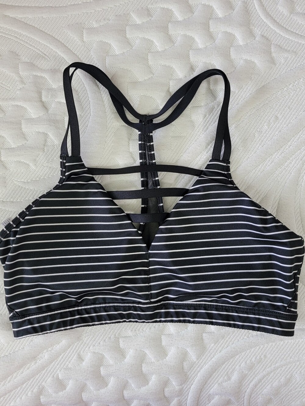 Victoria’s Secret Sport VSX Black White Strappy Front Racerback Bra Medium - Picture 2 of 5